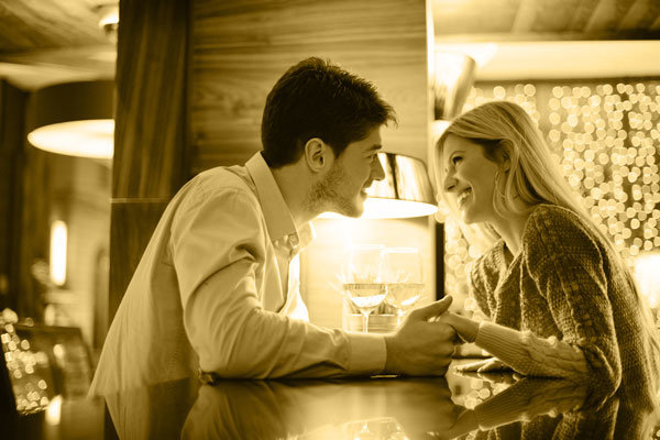 When To Kiss A Woman Eye Contact Signal